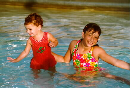 swim.jpg (26513 bytes)