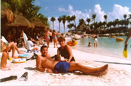 xcaret.jpg (33340 bytes)