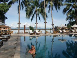 Lagen Island Pool